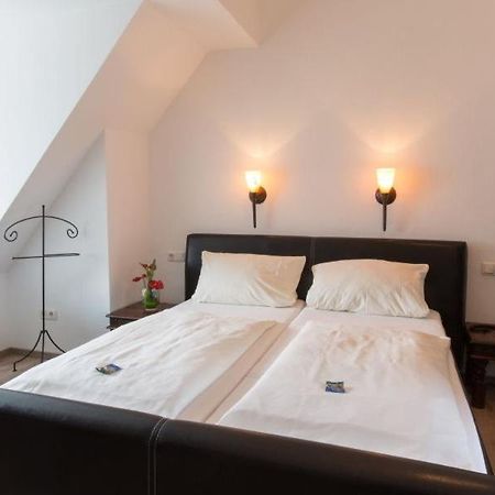 Hotel Zur Roemerbruecke นอยวิท ภายนอก รูปภาพ