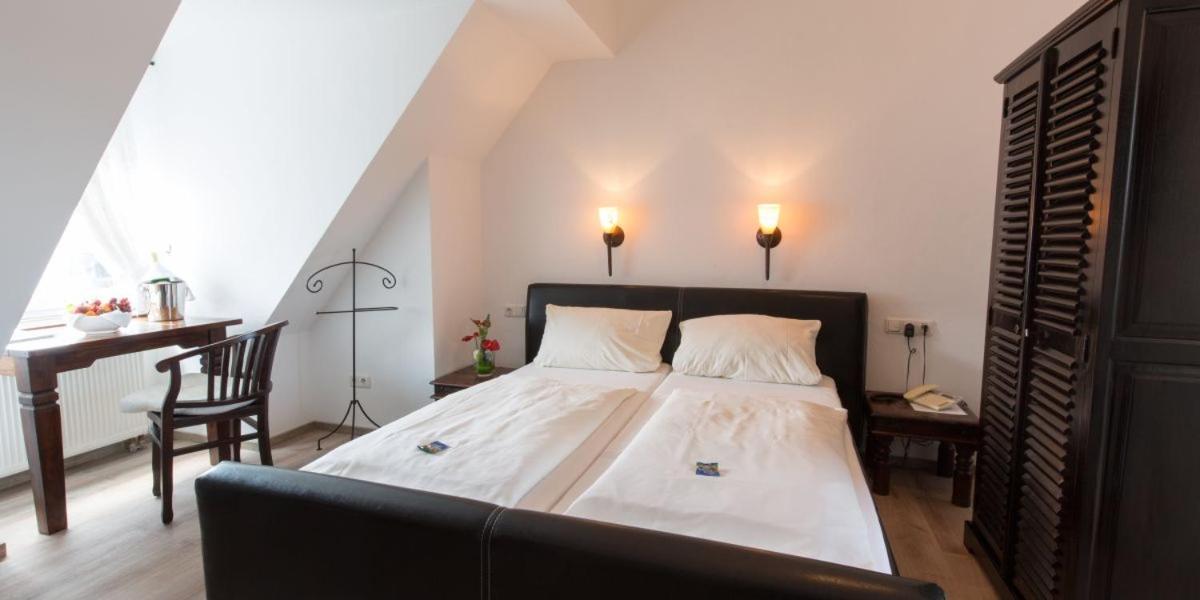 Hotel Zur Roemerbruecke นอยวิท ภายนอก รูปภาพ