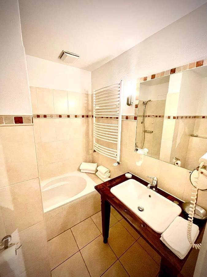 Hotel Zur Roemerbruecke นอยวิท ภายนอก รูปภาพ